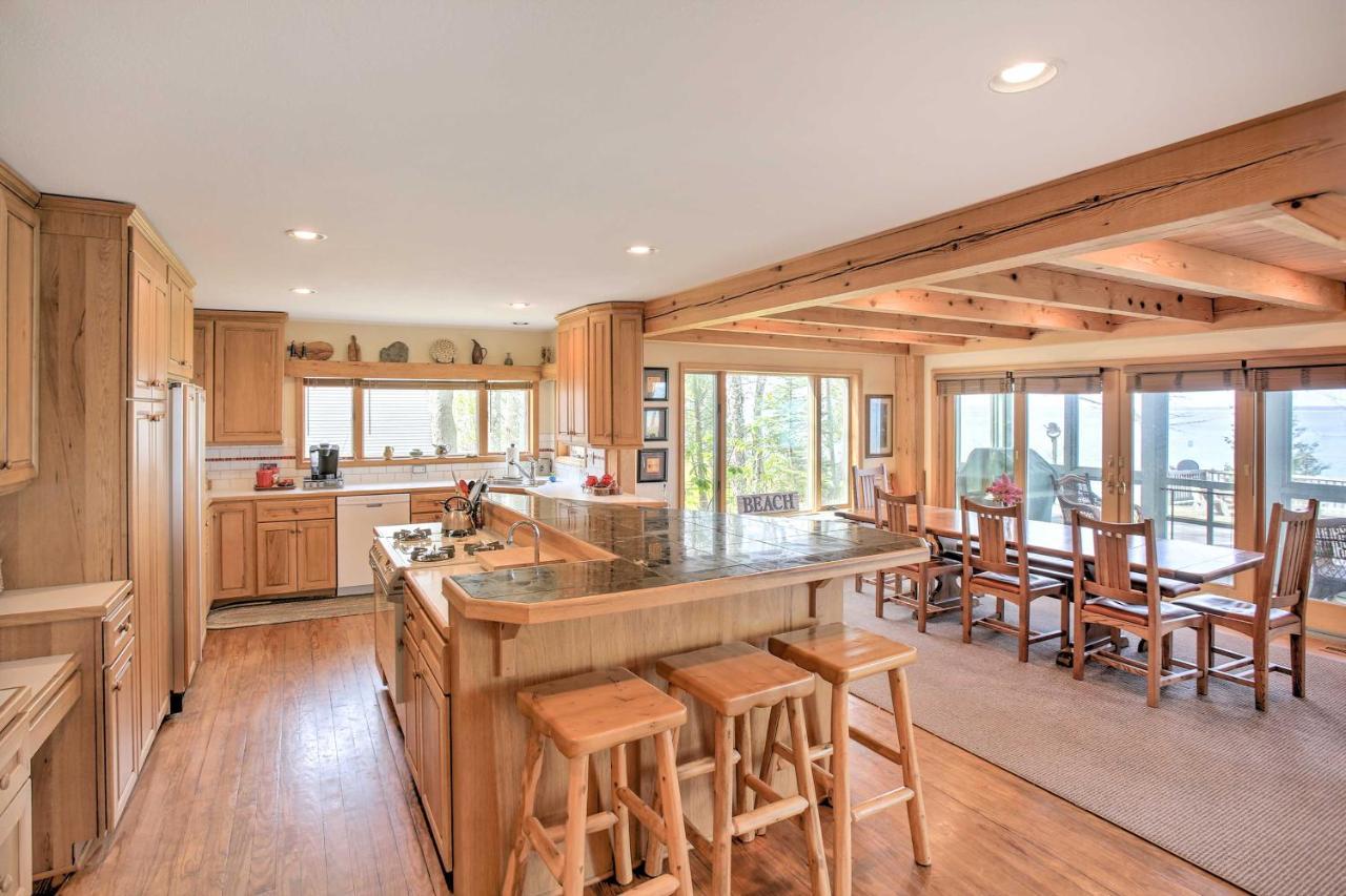 Gorgeous Charlevoix Home On Lake Michigan! Ellsworth Exterior photo